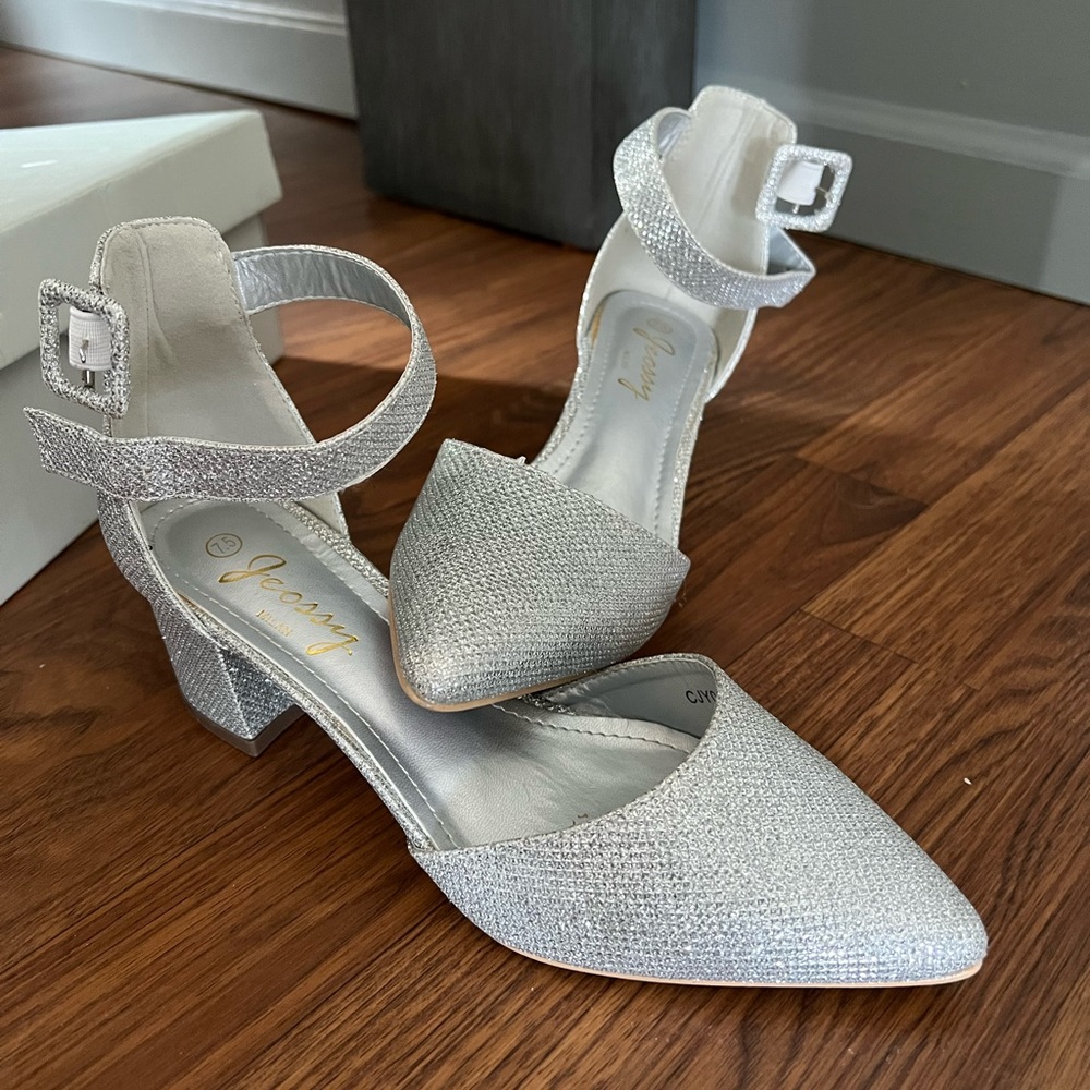 LIKE NEW! The perfect wedding shoe!